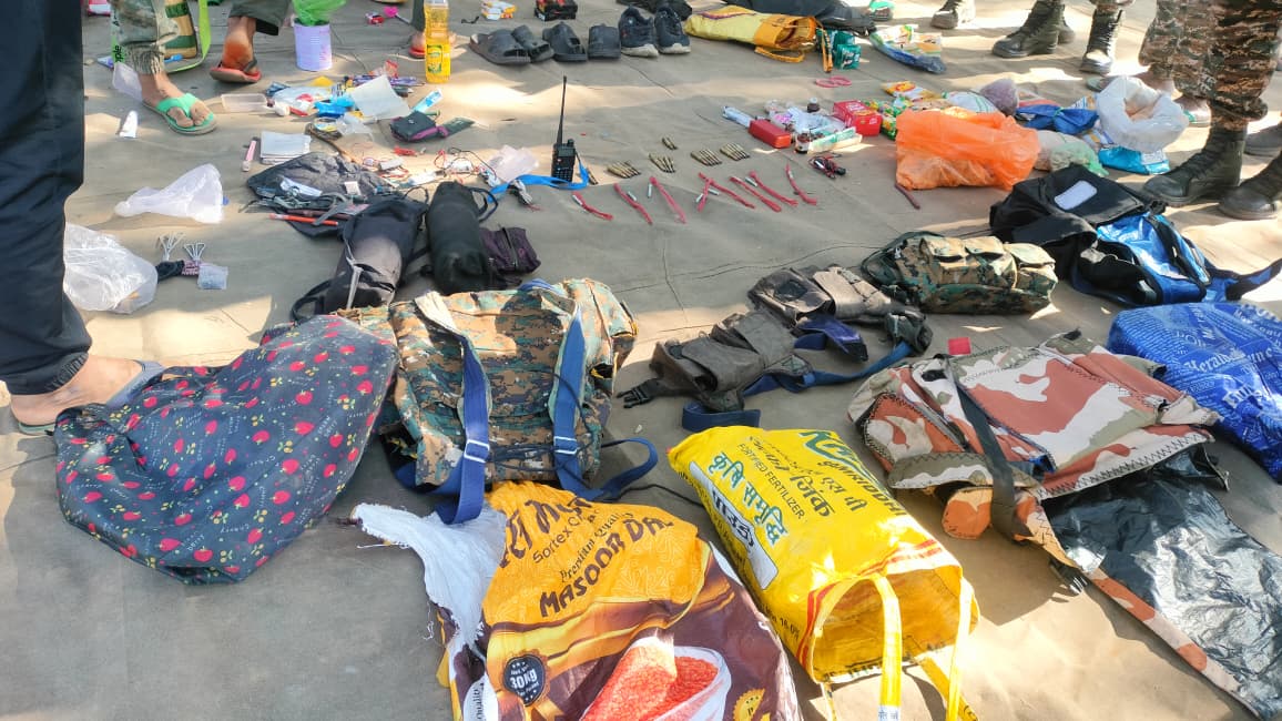 मुठभेड़, सामान छोड़ भागे नक्सली