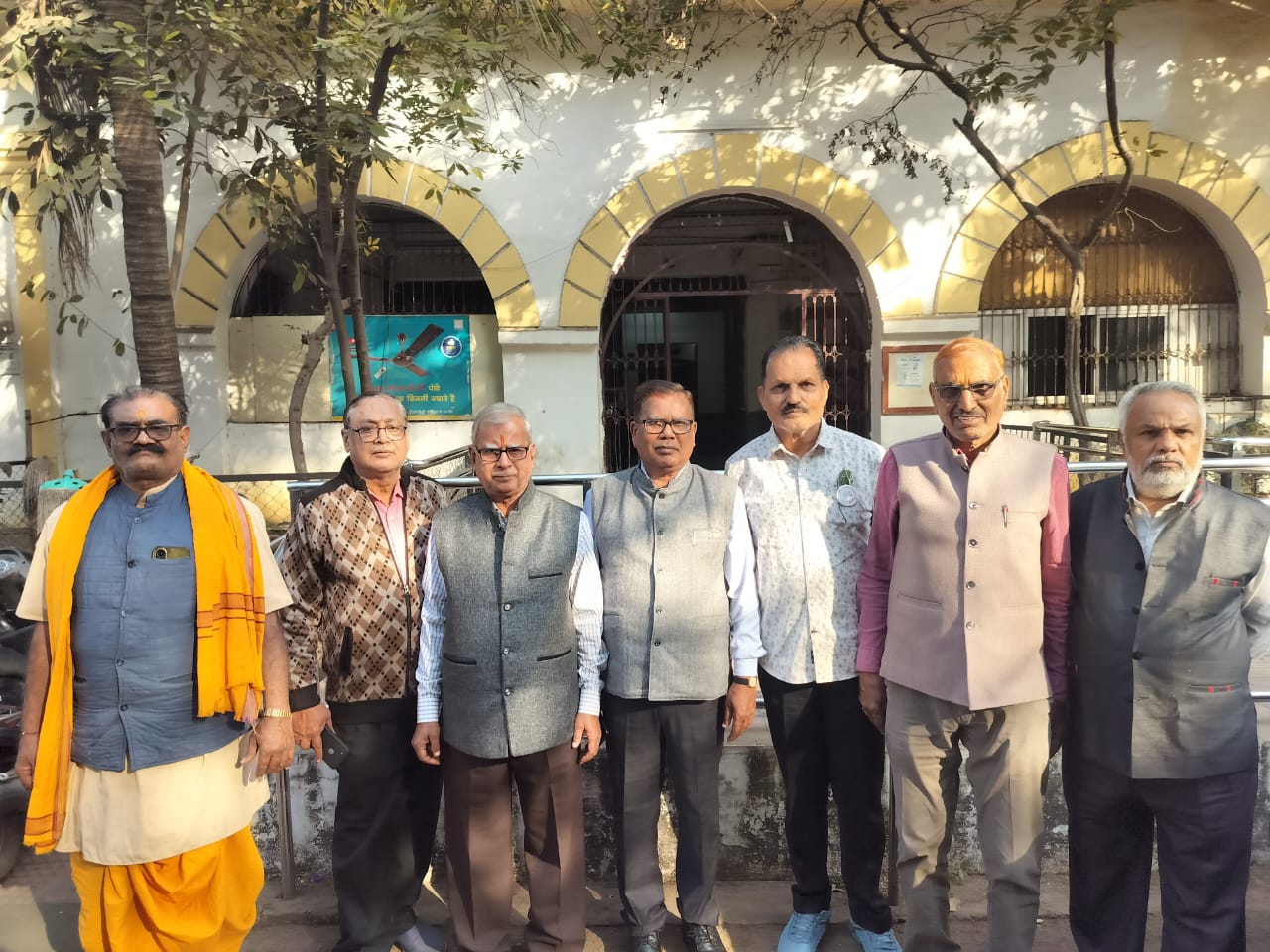 कलेक्टर ने बैंक प्रबंधन को जीवन प्रमाणपत्र शिविर लगाने के निर्देश दिए 