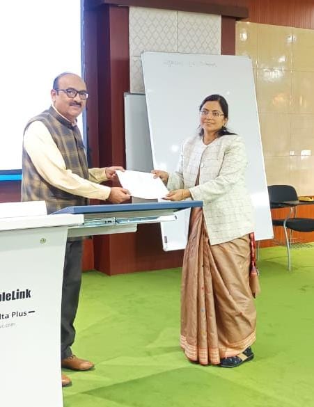 ई-ऑफिस में श्रेष्ठ प्रदर्शन: मुख्य सचिव ने अधिकारियों को किया सम्मानित