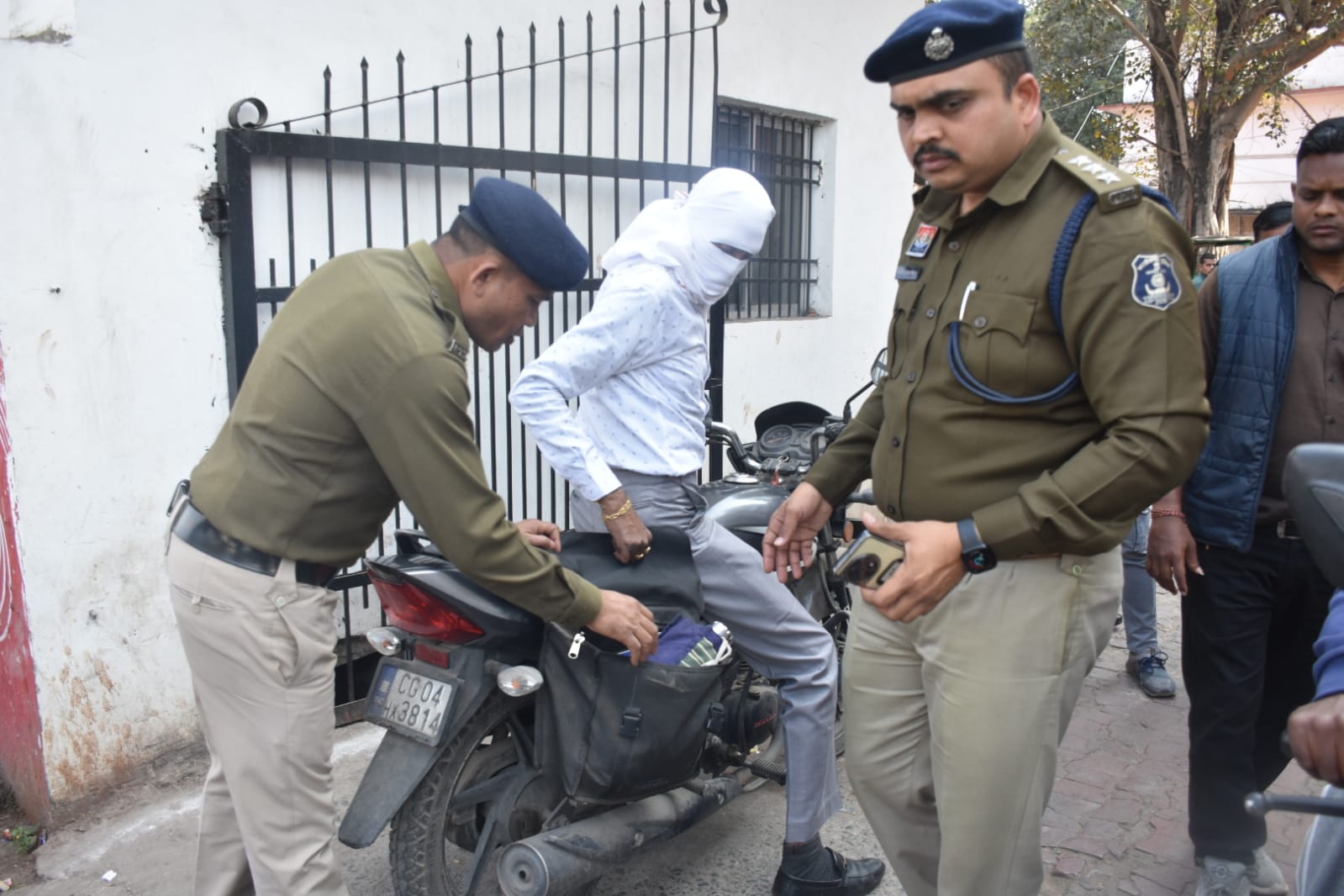 रायपुर कोर्ट परिसर में भी सघन चेकिंग 