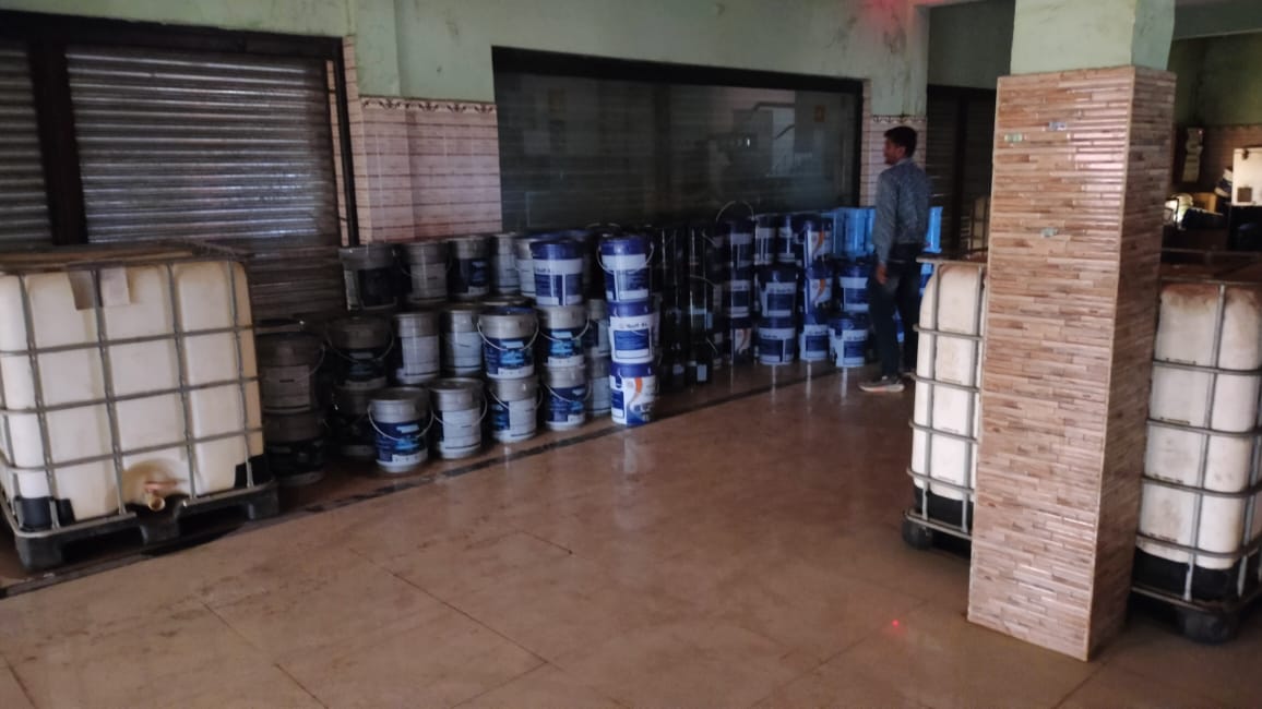 रेस्टोरेंट में नकली यूरिया निर्माण का भंडाफोड