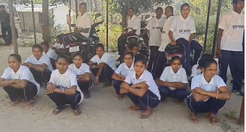 18 महिला समेत 63 नक्सलियों का समर्पण