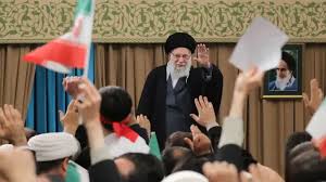 ख़ामेनेई ने ट्रंप की तुलना तानाशाह और घमंडी शासकों से की, दी ये चेतावनी