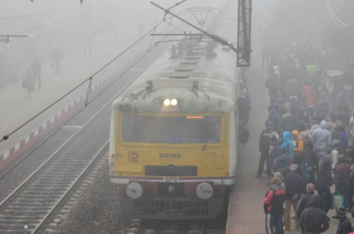 पश्चिम बंगाल में कड़ाके की ठंड जारी, कोलकाता समेत कई जिलों में गिरा तापमान 