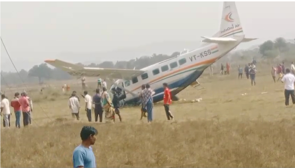 देखें VIDEO : चार्टर विमान दुर्घटनाग्रस्त,6 घायल