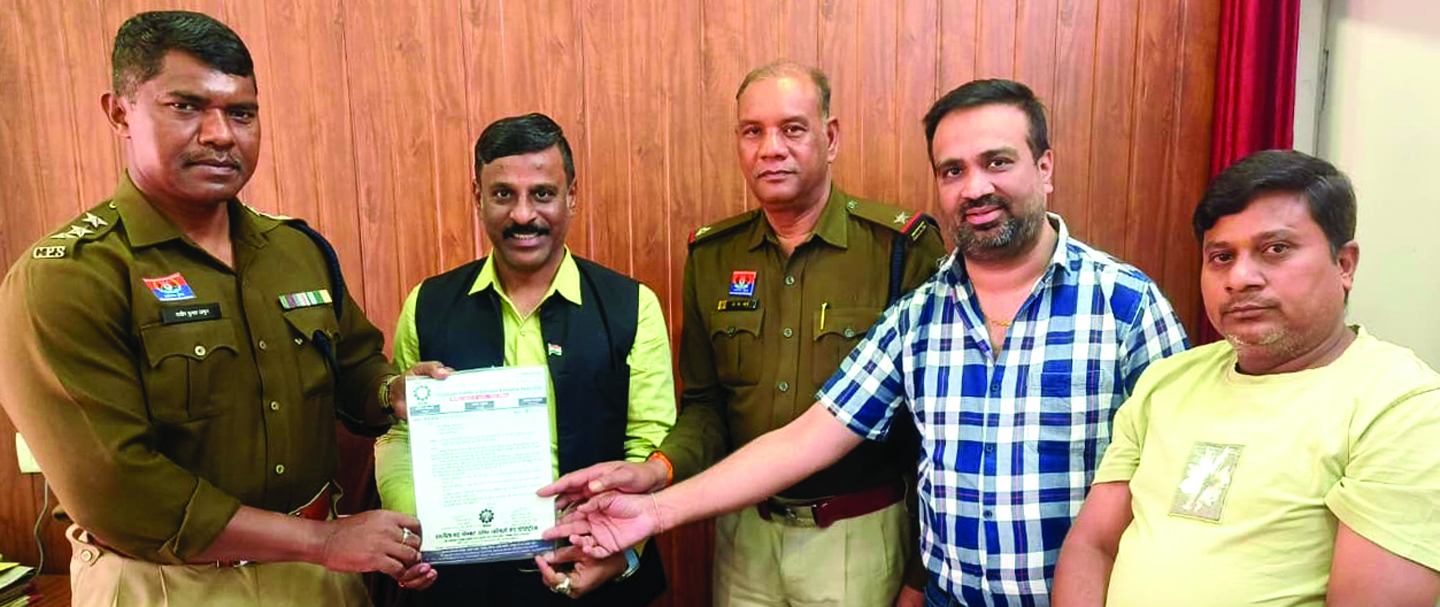 रायपुर रेलवे स्टेशन कायाकल्प के बीच यातायात सुदृढ़ीकरण हेतु चेंबर ने डीएसपी को सौंपा ज्ञापन