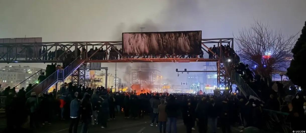 ईरान में इंटरनेट अब भी बंद, प्रदर्शन लगातार जारी