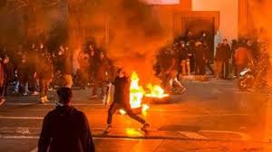 ईरान में सरकार की कार्रवाई के बीच और तेज़ हुईं हिंसक झड़पें, दुनिया के कई देशों में दिखा असर