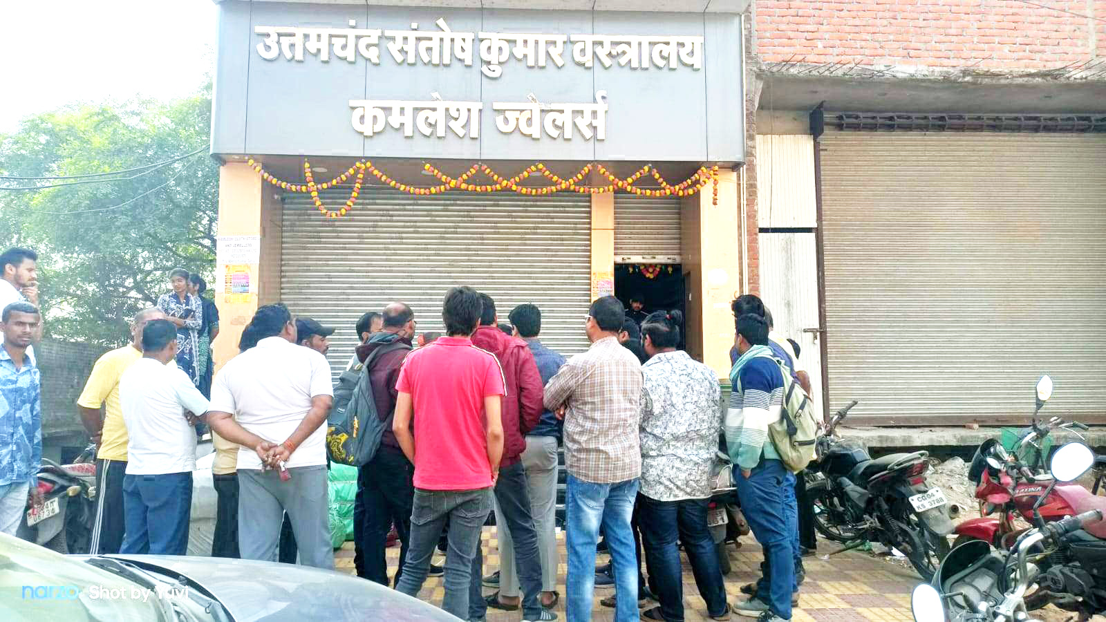 ज्वेलर्स दुकान में लाखों की चोरी, कारोबारियों में आक्रोश