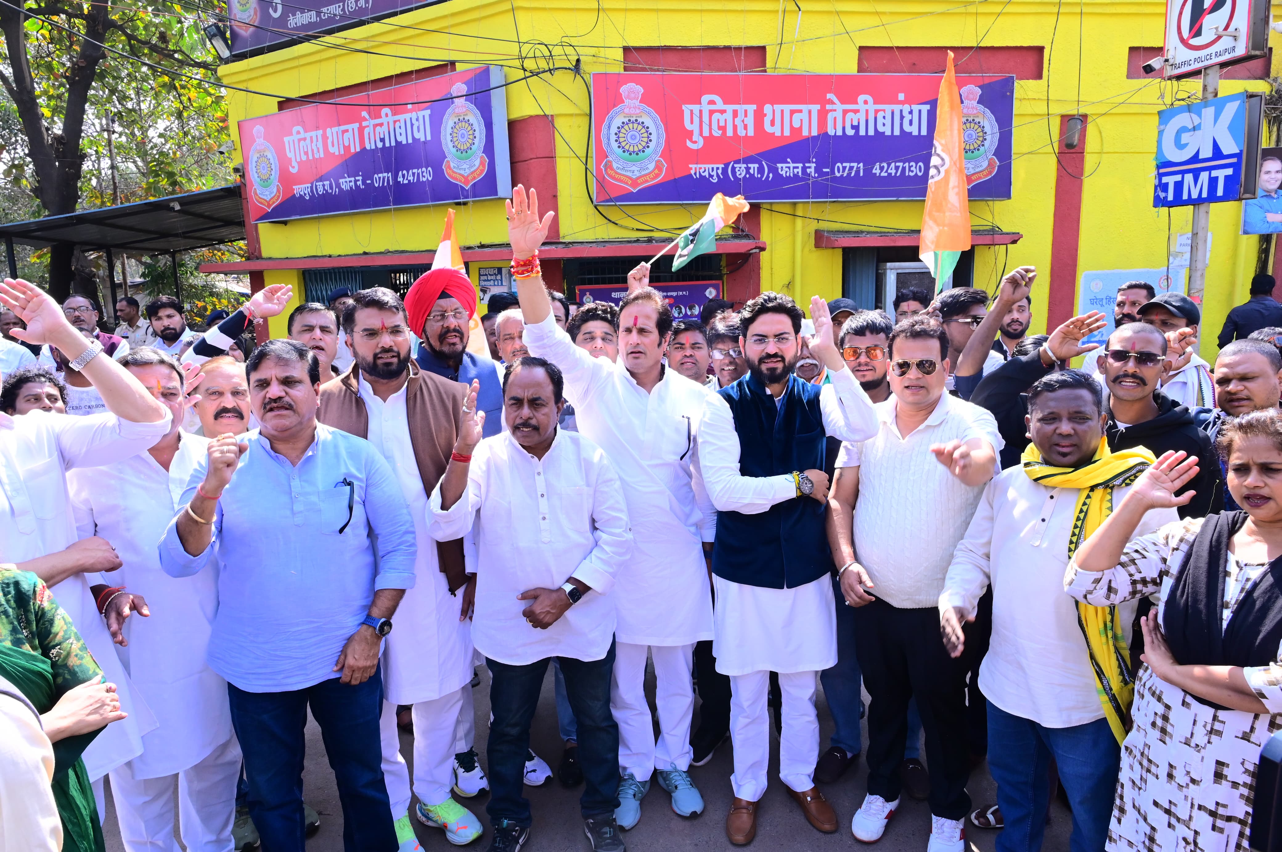  हत्या के विरोध में कांग्रेस का प्रदर्शन, विफल पुलिस  व साय सरकार के खिलाफ नारेबाजी