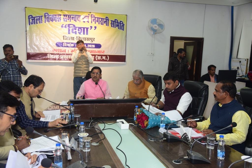 दिशा बैठक में जनप्रतिनिधियों ने आवास, सड़क, पानी और स्मार्ट सिटी के घटिया निर्माण कार्यों पर किए तीखे सवाल