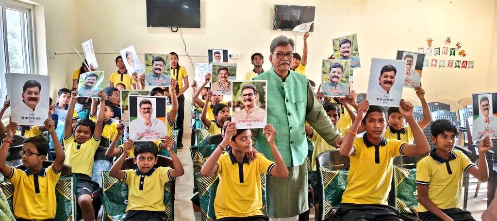 महंत दंपत्ति ने दिव्यांग बच्चों संग मनाया मकर संक्रांति