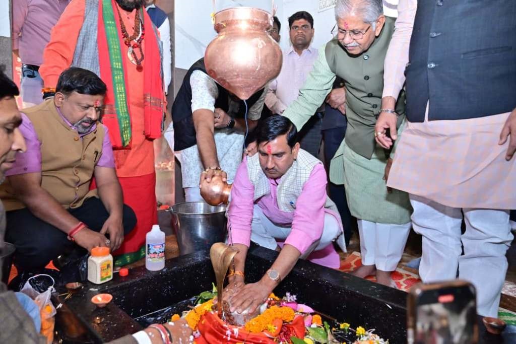 मल्हार महोत्सव में पहुंचे केंद्रीय मंत्री साहू, मोहभट्ठा में सोलर हाईमास्ट का उद्घाटन