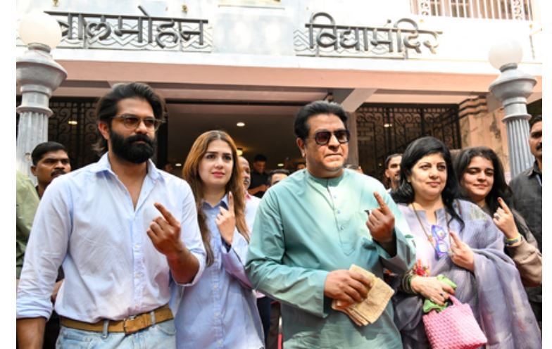 बीएमसी चुनाव: वोटर्स की अंगुलियों से मिट रहा मार्कर इंक, राज ठाकरे ने लगाया धांधली का आरोप