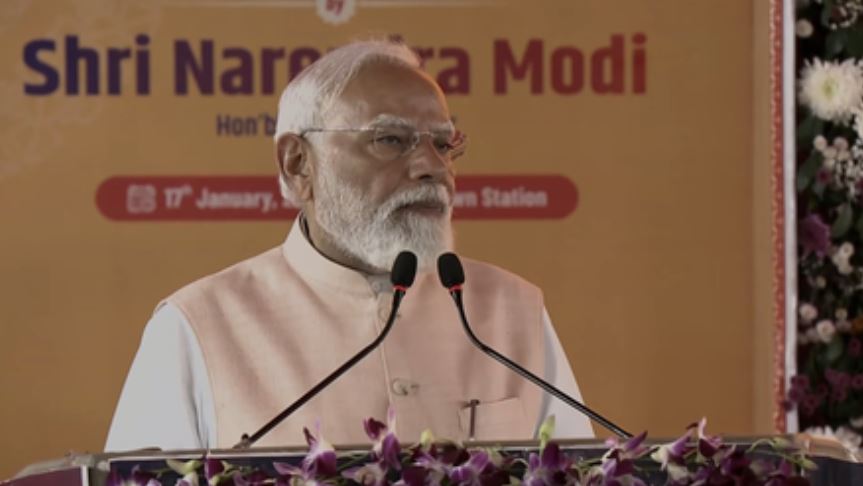 देश को मिली पहली वंदे भारत स्लीपर ट्रेन की सौगात, पीएम मोदी ने दिखाई हरी झंडी