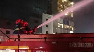 पाकिस्तान: कराची के एक प्लाज़ा में लगी भीषण आग, पाँच लोगों की मौत