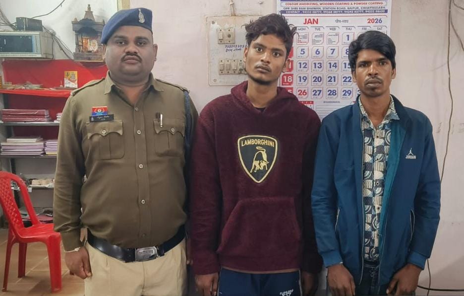 4 दुकानों में चोरी करने वाले 2 गिरफ्तार, नगदी व सोना-चांदी मोबाइल जप्त