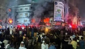पाकिस्तान के कराची में शॉपिंग मॉल में लगी आग से मरने वालों की संख्या बढ़कर 14 हुई