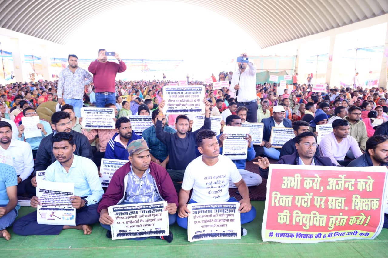 डीएड अभ्यर्थियों की हड़ताल का समर्थन किया बैज ने 