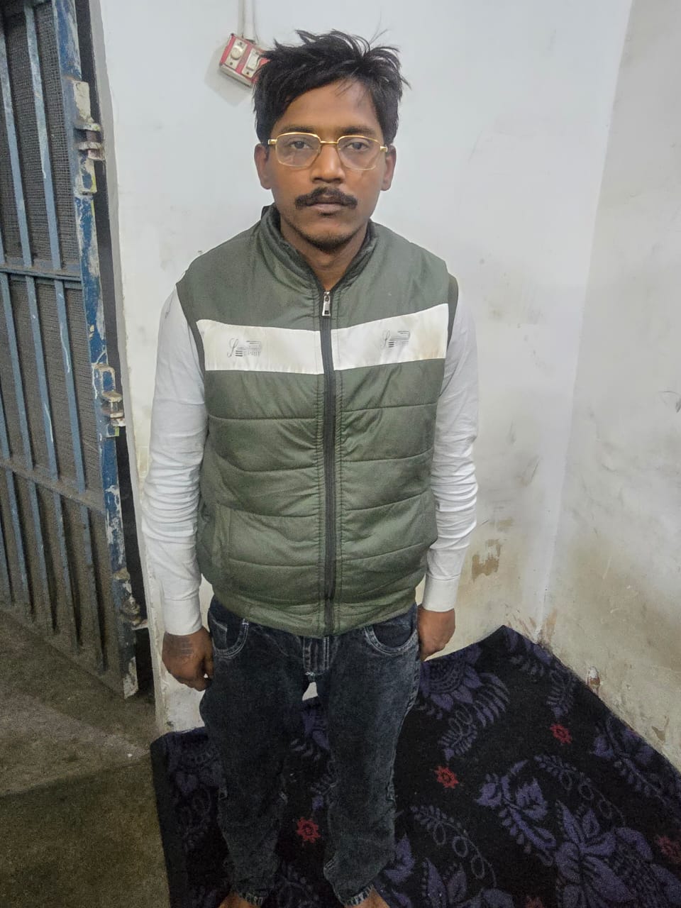 डाक्टर का फोन चुरा यूपीआई से 2.44 लाख निकालने वाला शातिर चोर गिरफ्तार 