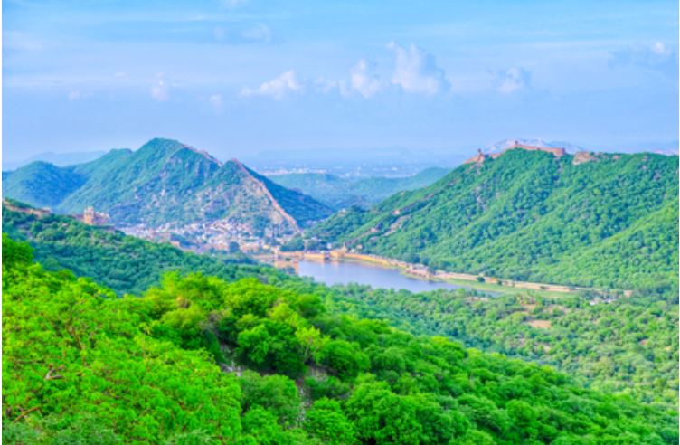 अरावली मामला: सुप्रीम कोर्ट की निगरानी में बनेगी कमेटी, अवैध खनन पर राज्य सरकार को सख्त निर्देश