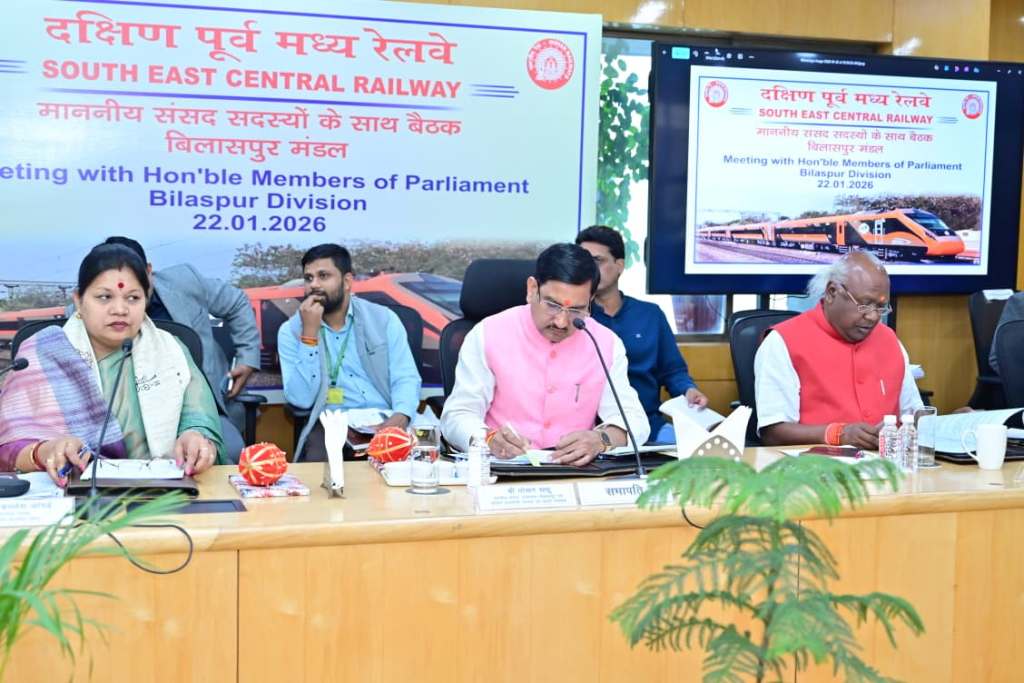 रेलवे में जवाबदेही की कमी, जनप्रतिनिधियों के साथ समन्वय की कमी- तोखन साहू