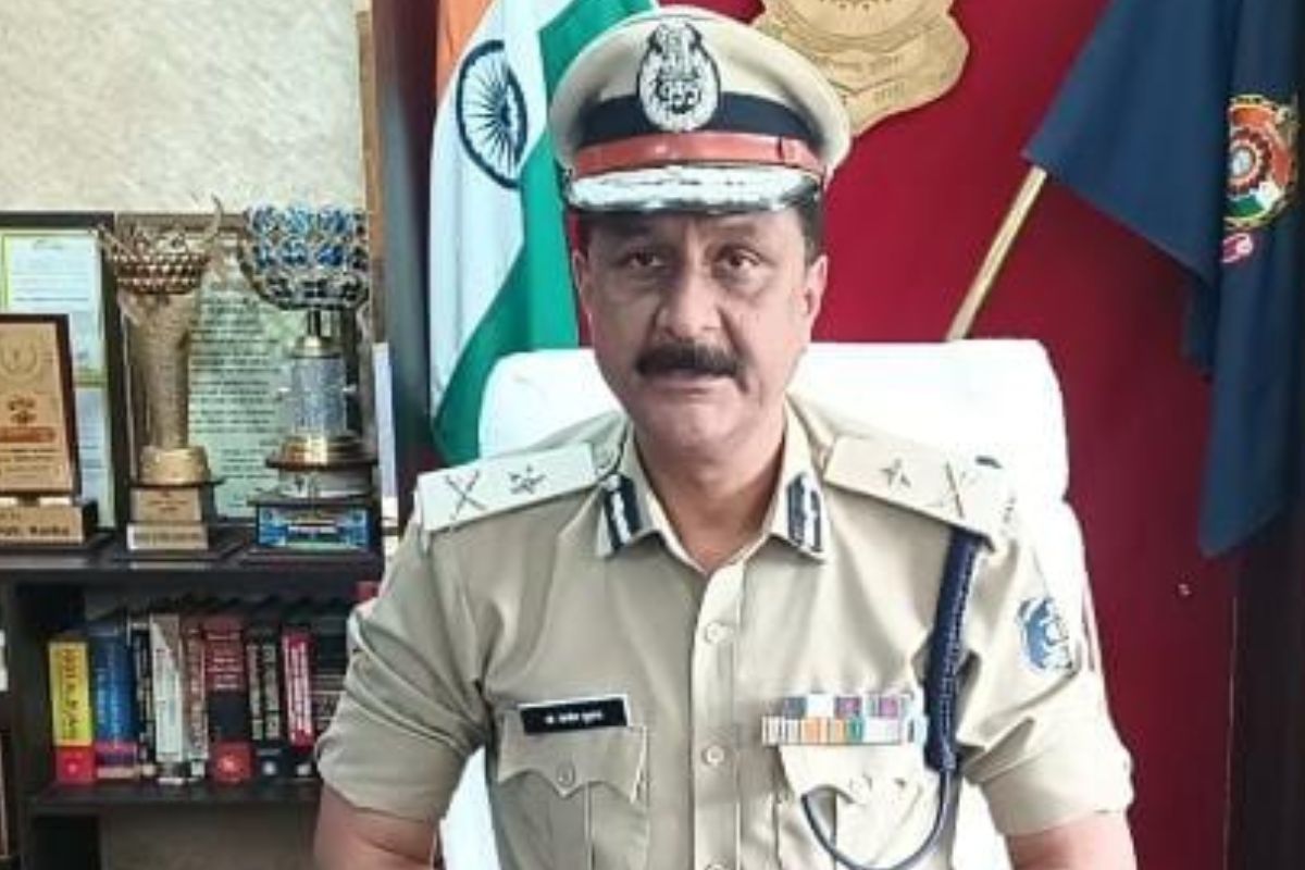 रायपुर के पहले पुलिस कमिश्नर डा संजीव शुक्ला ने पदभार ग्रहण किया 