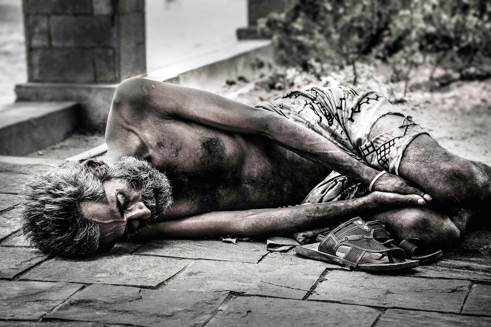 ‘छत्तीसगढ़’ का  संपादकीय : सबसे गरीब के सबसे करीब रहने की जरूरत