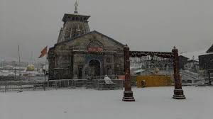 उत्तराखंड में भारी बर्फ़बारी और बारिश, पाँच ज़िलों में मौसम विभाग का ऑरेंज अलर्ट