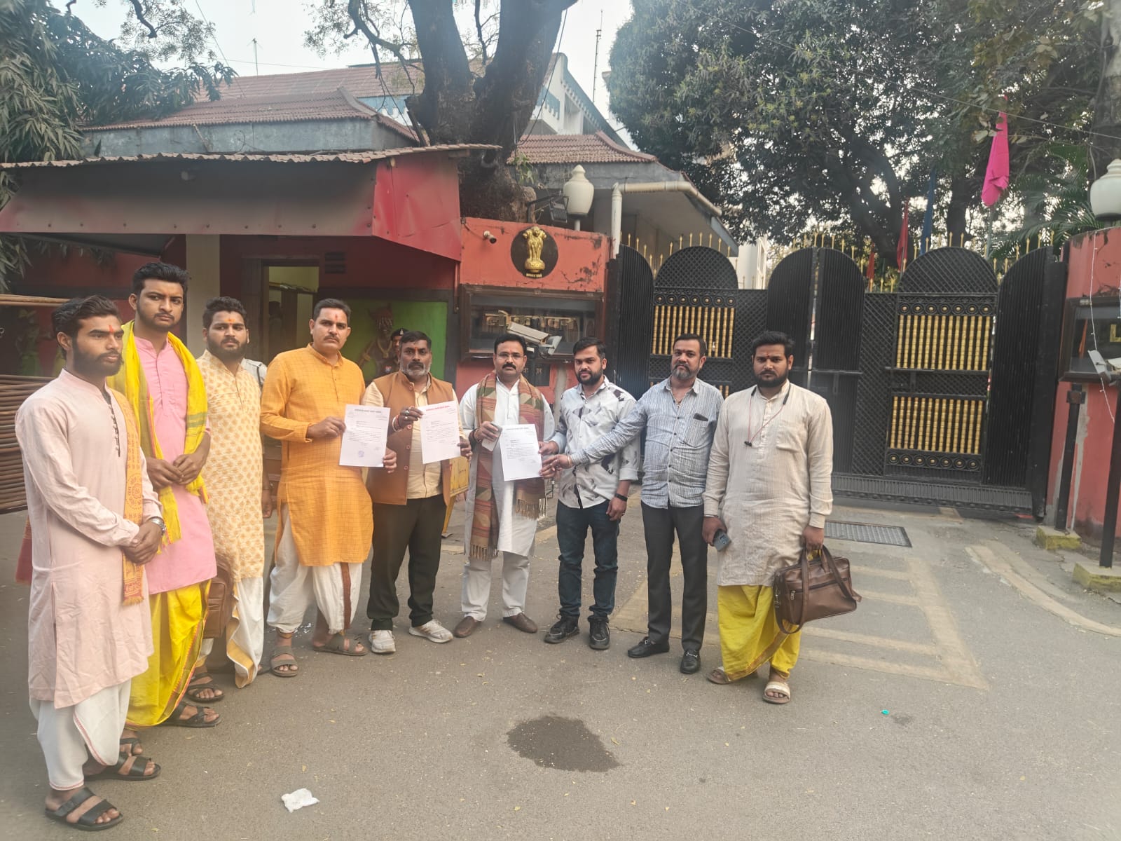 शंकराचार्य जी का अपमान सनातन पर सुनियोजित हमला, राष्ट्रपति राज्यपाल को पत्र सौंपा