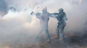 अमेरिका: मिनियापोलिस में इमिग्रेशन अधिकारियों की गोलीबारी में एक व्यक्ति की मौत, सड़कों पर हिंसक प्रदर्शन