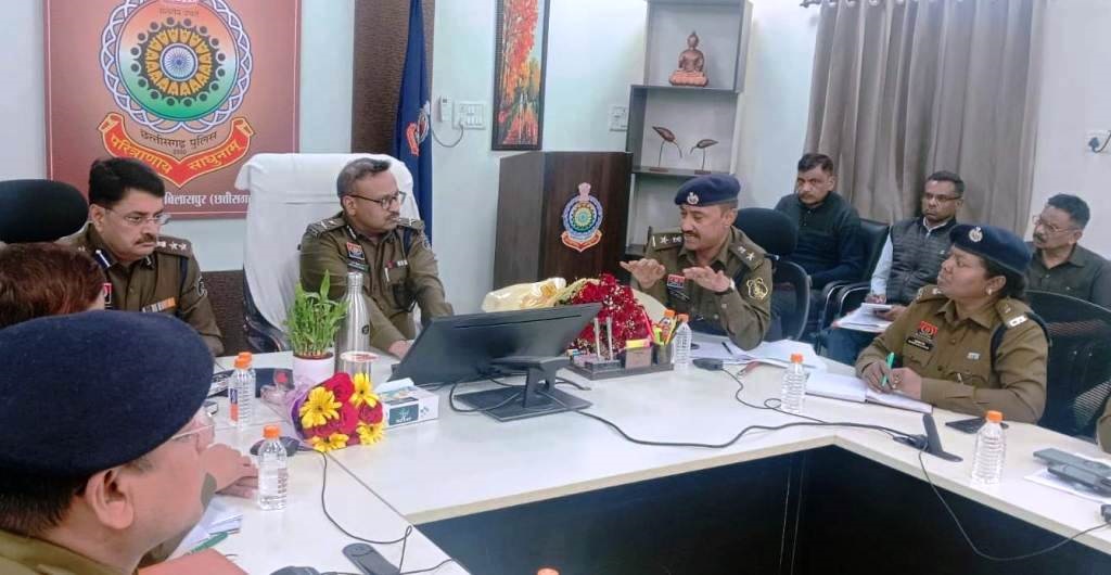 थानों की सतत निगरानी और हर शिकायत पर त्वरित कार्रवाई सुनिश्चित हो