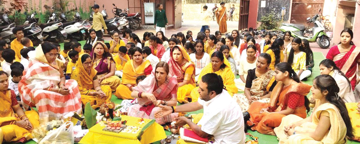 रायपुर कॉन्वेंट उमा विद्यालय ने धूमधाम से मनाई बसंत पंचमी