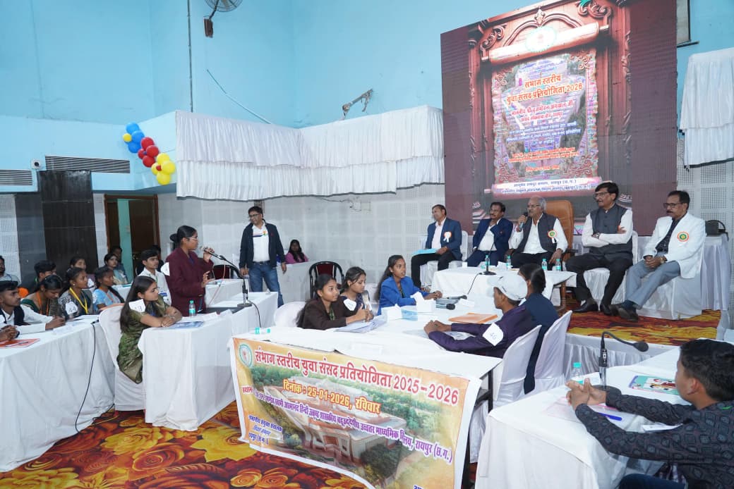 युवा संसद में सांसद बृजमोहन का संवाद, छात्रों ने पूछे लोकतंत्र से जुड़े सवाल