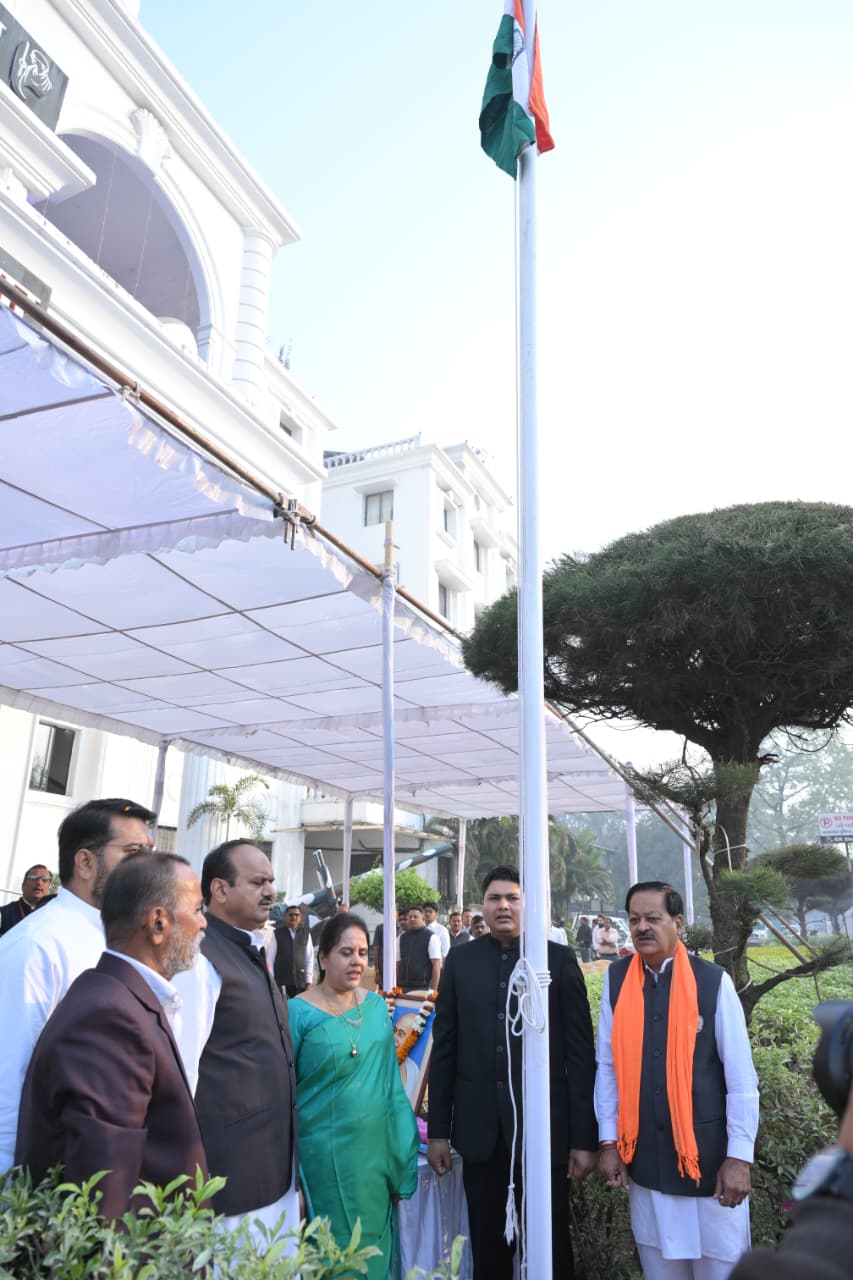 तेलीबांधा फ्लैग पोस्ट पर 365 दिन फहरेगा तिरंगा 