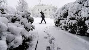अमेरिका में आया बर्फ़ीला तूफ़ान, कम से कम सात लोगों की मौत