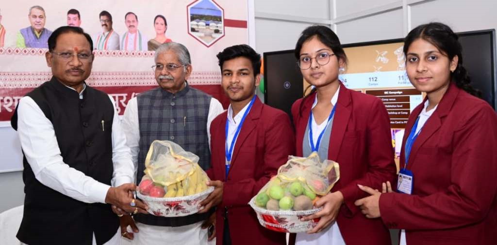 प्रयास स्कूल के बच्चों के पास अचानक पहुंचकर दिल से जुड़े सीएम साय