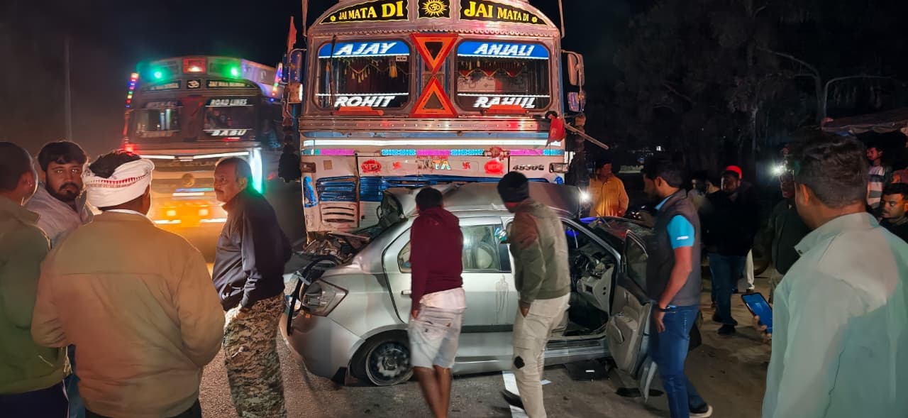 ट्रक -कार में भिड़ंत, डॉक्टर की मौत