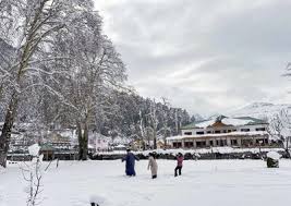 जम्मू-कश्मीर: डोडा में भारी बर्फबारी के बीच फंसे 40 सैनिकों सहित 60 लोगों को निकाला गया