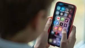 अब गोवा और आंध्र प्रदेश भी बच्चों के सोशल मीडिया इस्तेमाल पर बैन लगाने का कर रहे विचार