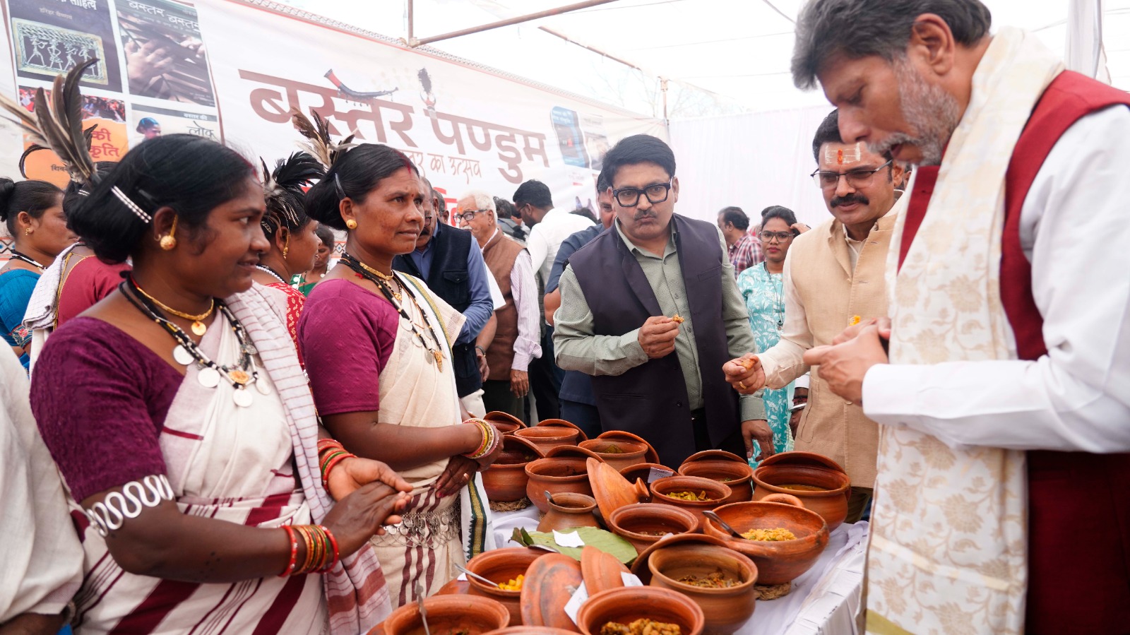 जगदलपुर के सिटी ग्राउंड में बिखरे लोक-संस्कृति के रंग