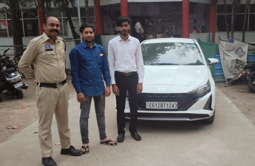 व्यस्त सड़क पर जानलेवा स्टंट, सोशल मीडिया वीडियो के आधार पर युवकों पर केस, कार जब्त