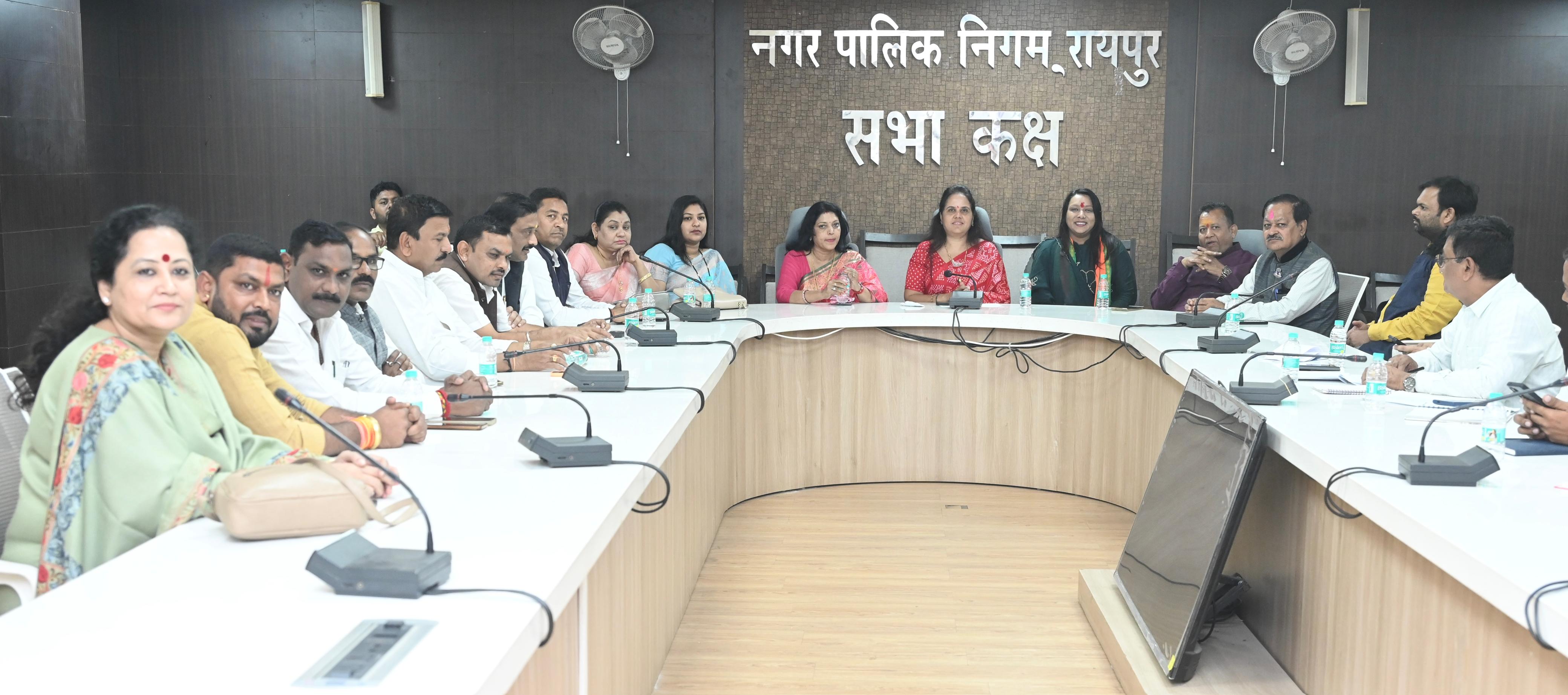  गर्मी के पूर्व पेयजल संकट की समस्या से निपटने मेयर ने तत्काल तैयारी प्रारम्भ करने कहा