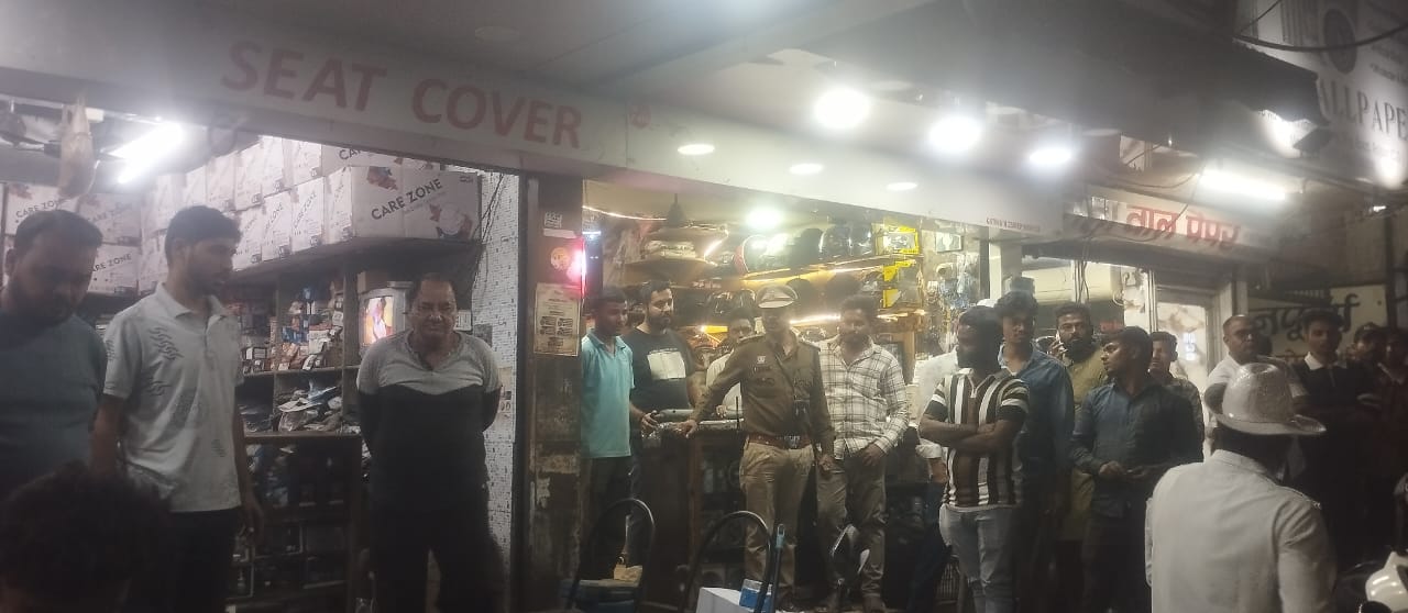 एम.जी. रोड के 08 दुकानों में छापा, माडीफाइ सायलेंसर जप्त 