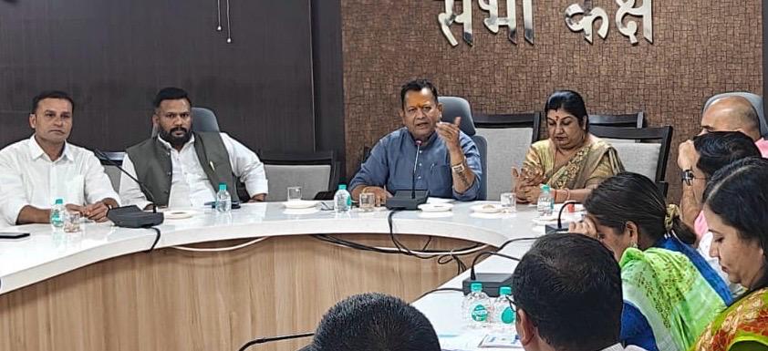 शहर में अवैध प्लाटिंग के विरूद्ध नियमित और सख्त कार्रवाई करने निर्देश