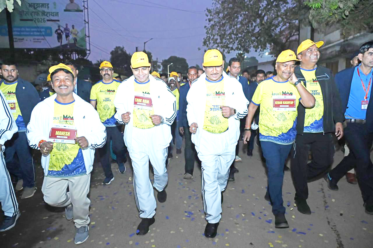 अबूझमाड़ पीस हाफ मैराथन: 10 हजार से अधिक प्रतिभागियों ने लगाई दौड़, आत्मसमर्पित नक्सली भी दौड़े