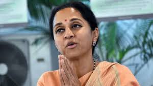 एनसीपी (शरद पवार गुट) की नेता सुप्रिया सुले ने अजित पवार की मां से मुलाक़ात की