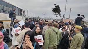 भाजपा विधायकों ने विधि विश्वविद्यालय की स्थापना की मांग को लेकर प्रदर्शनरत छात्रों का किया समर्थन