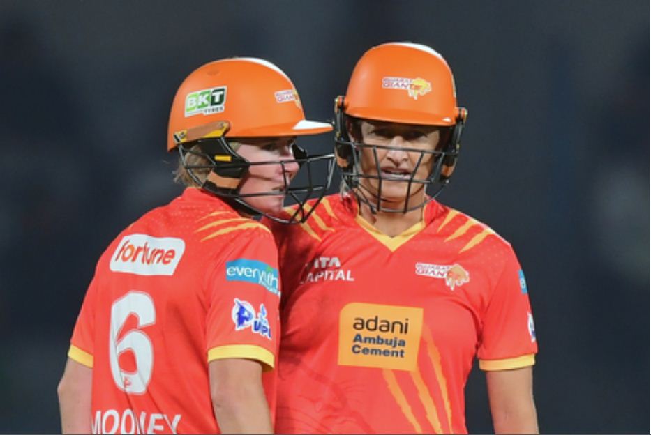 गुजरात जायंट्स ने दिल्ली कैपिटल्स को दिया 169 रन का लक्ष्य