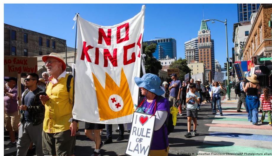 एचआरडब्ल्यू की वार्षिक रिपोर्ट में अमेरिका पर निशाना: ट्रंप के कार्यकाल में गहराया लोकतांत्रिक संकट